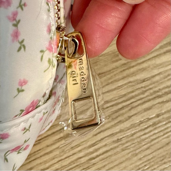 Madden Girl White and Pink Floral Fanny Pack Belt Bag - NEW - Picture 9 of 10